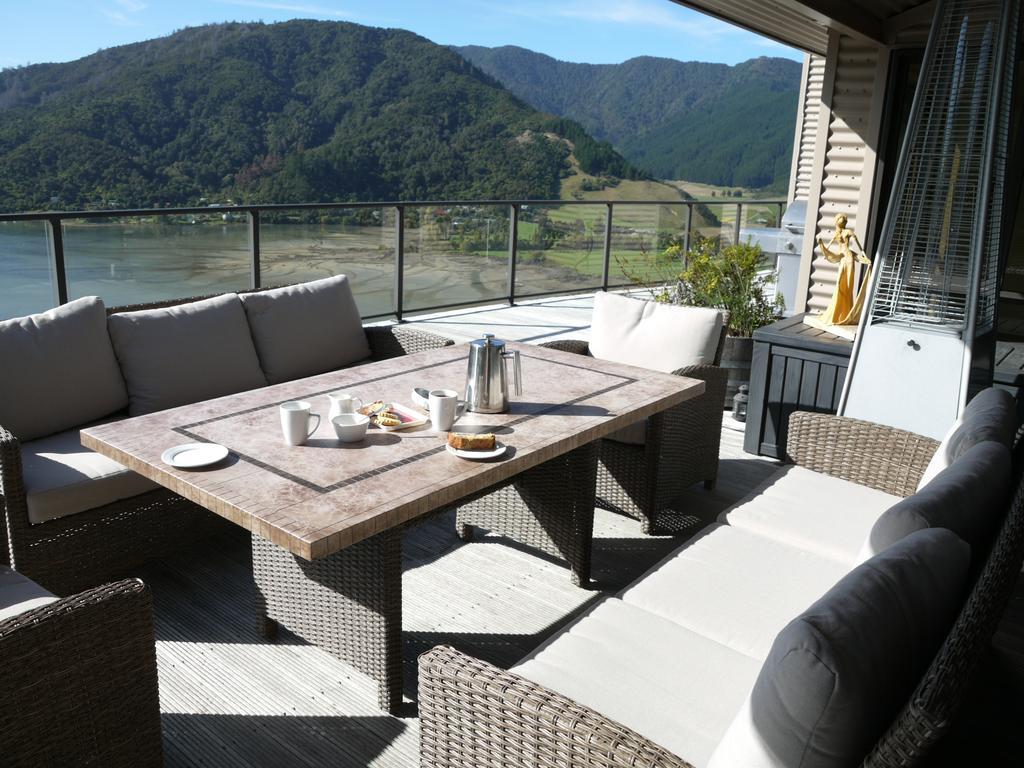 Okiwa Bay Lodge Picton Exterior foto